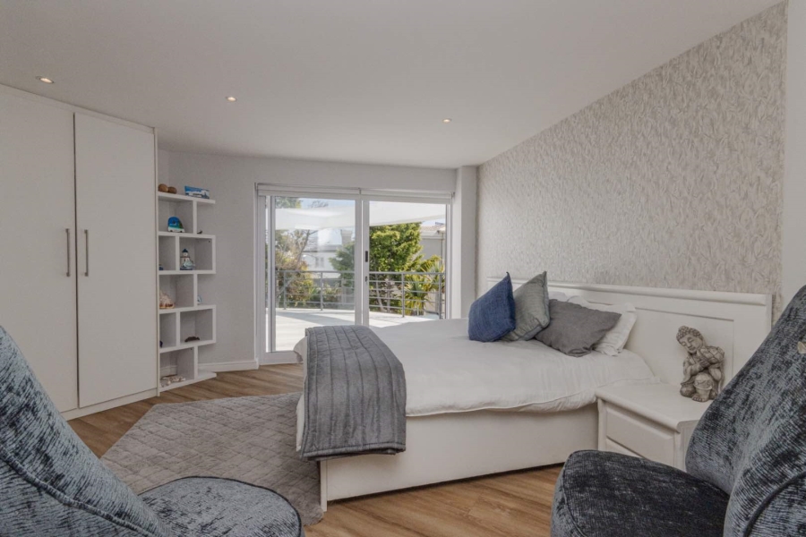 5 Bedroom Property for Sale in Sunset Beach Western Cape